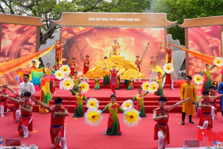 Lễ hội chùa Tây Phương năm 2024. Ảnh: Báo PLVN