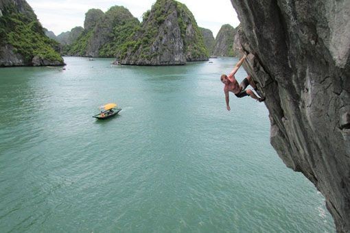 Leo núi giúp người tham gia rèn luyện cơ bắp, cải thiện sức bền. (Ảnh minh họa - Nguồn: Tripadvisor)