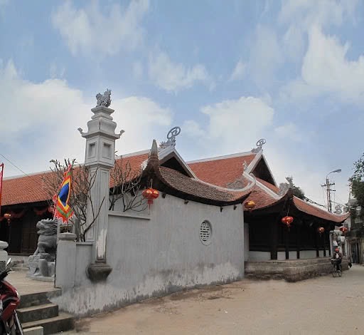 Đình Đại Phùng mang một kiến trúc độc đáo thu hút du khách đến hành hương và viễn cảnh. Ảnh: Internet