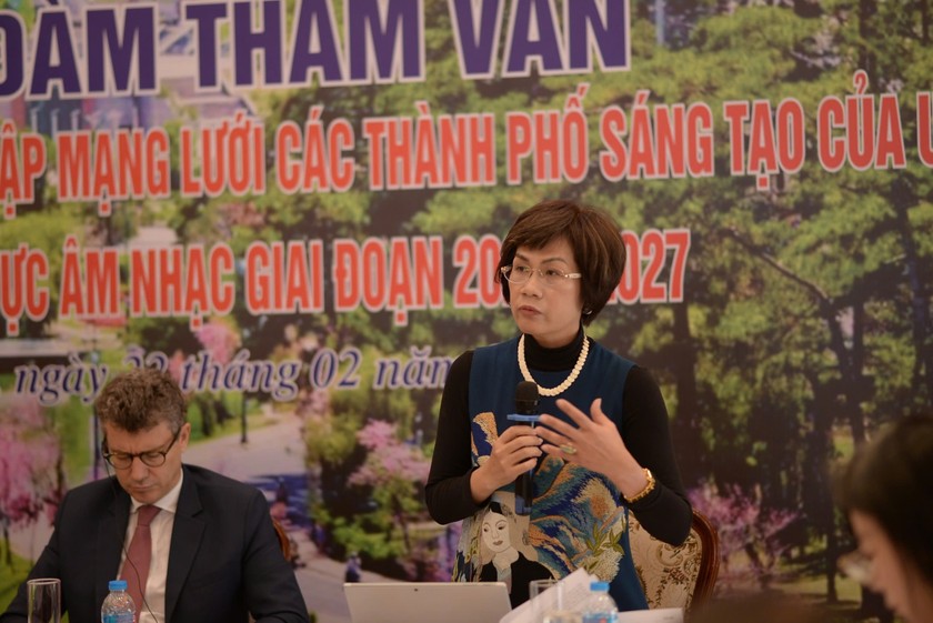 PGS.TS Nguyễn Thị Thu Phương - Viện trưởng Viện Văn hóa Nghệ thuật Quốc gia Việt Nam gợi mở giải pháp tại Toạ đàm. Ảnh: Báo PLVN