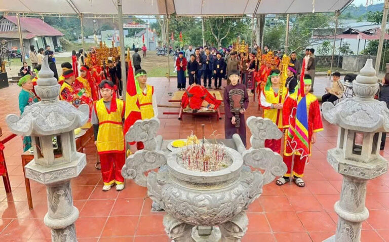 Lễ hội đình Mường A, xã Ngòi A, huyện Văn Yên thu hút đông đảo du khách tới tham quan. Ảnh: Internet