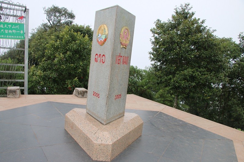 Cột mốc ngã ba biên giới Việt Nam - Lào - Trung Quốc.  Ảnh: Báo PLVN