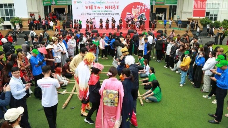 Chương trình giao lưu văn hóa Việt-Nhật lần thứ 10 của Trường đại học Đông Á thu hút đông đảo học sinh, sinh viên tham gia. Ảnh: A.Đ