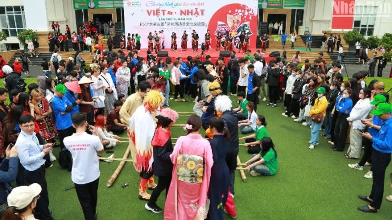 Chương trình giao lưu văn hóa Việt-Nhật lần thứ 10 của Trường đại học Đông Á thu hút đông đảo học sinh, sinh viên tham gia. Ảnh: A.Đ