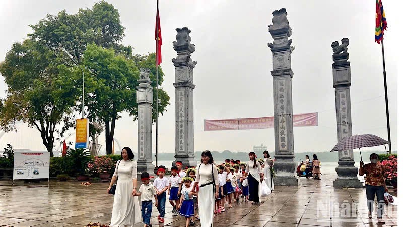 Lăng Kinh Dương Vương, một điểm đến trong tour du lịch miễn phí do tỉnh Bắc Ninh tổ chức. Ảnh: Báo NDO