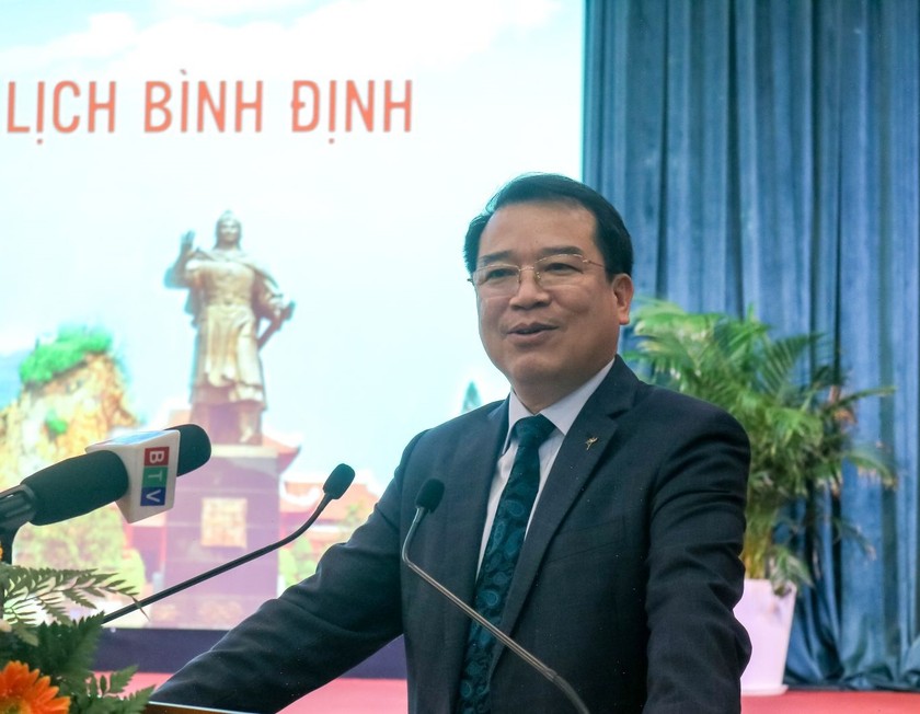 Ông Trần Đức Thắng - Chủ tịch UBND thị xã Quảng Yên - phát biểu tại Lễ khai hội. Ảnh: Báo PLVN