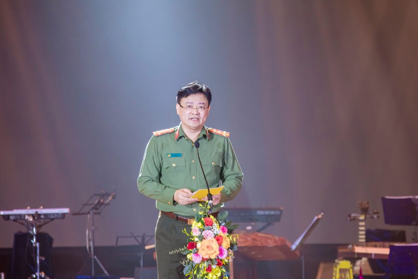 Đại tá Nguyễn Thanh Tuấn, Giám đốc Công an TP Huế phát biểu tại Hội diễn. Ảnh: Báo PLVN