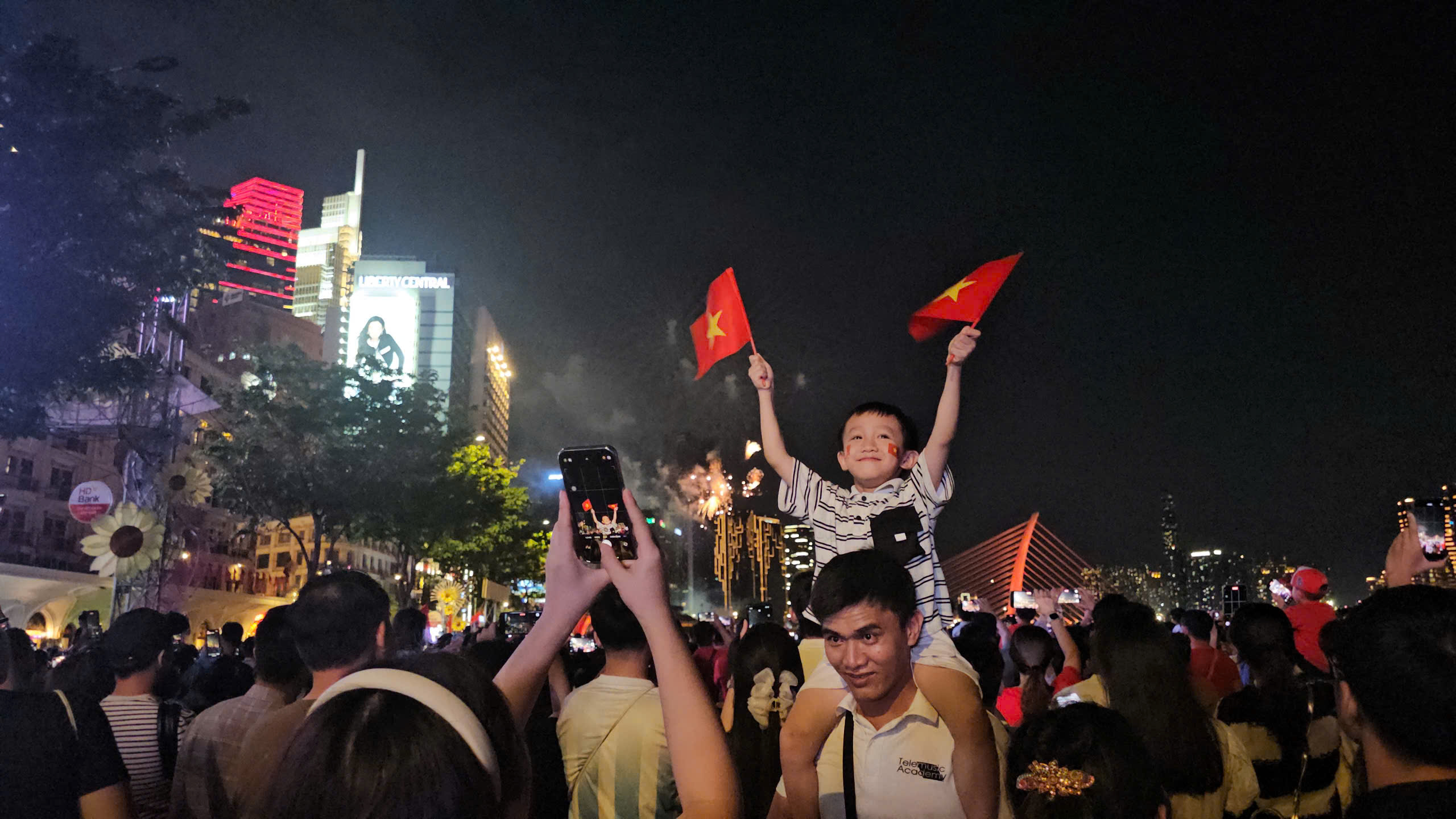 Độc lập và Tự do là những giá trị thiêng liêng, đã được bao thế hệ cha ông bảo vệ. Nhờ đó, chúng ta được sống trong một đất nước hòa bình.