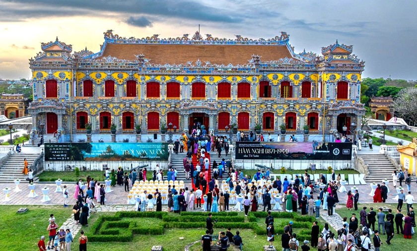 Huế đặt mục tiêu trong năm 2025 đón khoảng 5,0 - 5,5 triệu lượt khách, tổng thu từ du lịch khoảng 11.000 - 12.000 tỷ đồng. Ảnh: Báo PLVN