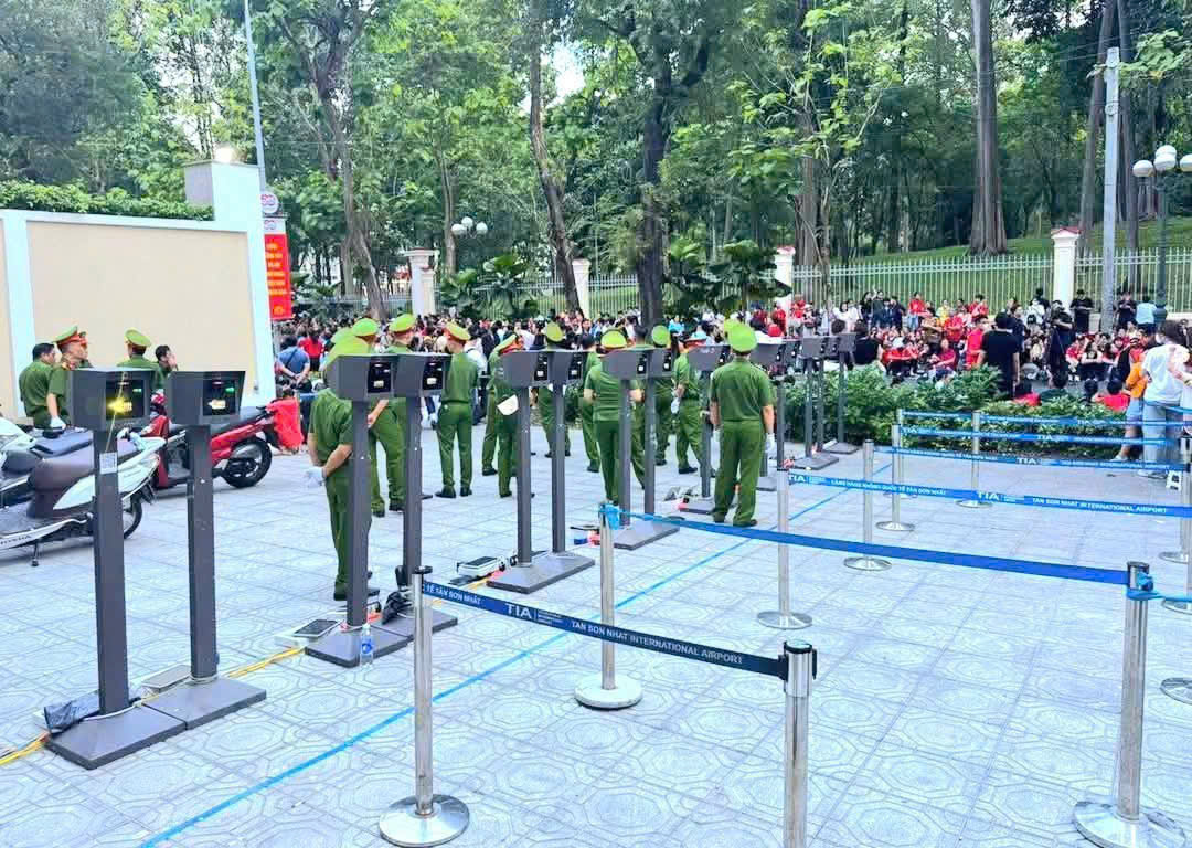 An ninh được siết chặt từ sáng sớm, đảm bảo buổi tổng duyệt diễn ra an toàn tuyệt đối.