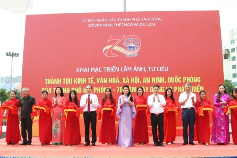 Triển lãm 70 năm xây dựng và phát triển. Ảnh: Báo PLVN