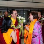 Ngài H.E Khentrul Kunchok Tenzin Rinpoche và Tăng đoàn khi vừa đến sân bay Nội Bài. Ảnh: Báo PLVN