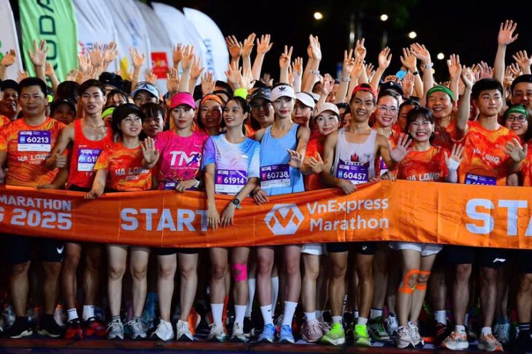 VnExpress Marathon Hạ Long 2025 còn góp phần quảng bá vẻ đẹp của thành phố di sản tới bạn bè quốc tế. Ảnh: Báo PLVN