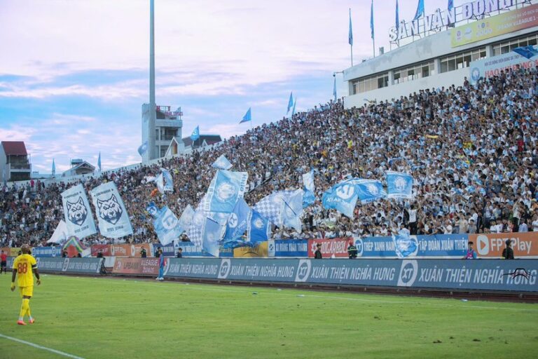 Cúp vô địch V.League 2024/25 sẽ trao cho Nam Định tại sân Thiên Trường (Ảnh: VPF)