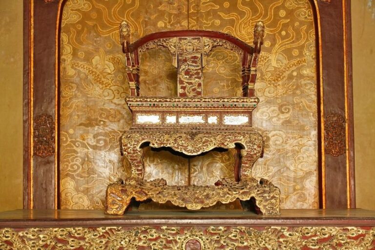 Ngai vàng Triều Nguyễn - một trong những Bảo vật quốc gia. Ảnh: Báo PLVN